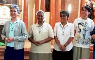 Generaloberin Sr. Luigia Coccia und die vier Generalrätinnen (v. li.): Sr. Rosa Matilde Tellez Soto, Sr. Kudusan Debesai Tesfamicael, Sr. Eulalia Capdevila Enriquez