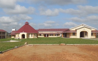 Ein Teil der Gebäude des neuen Friedenszentrums