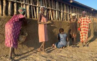 Frauen reparieren Kirche in Bentiu im Südsudan