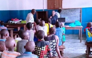 In Kisangani in der Demokratischen Republik kümmern Comboni-Missionsschwestern sich um Straßenkinder